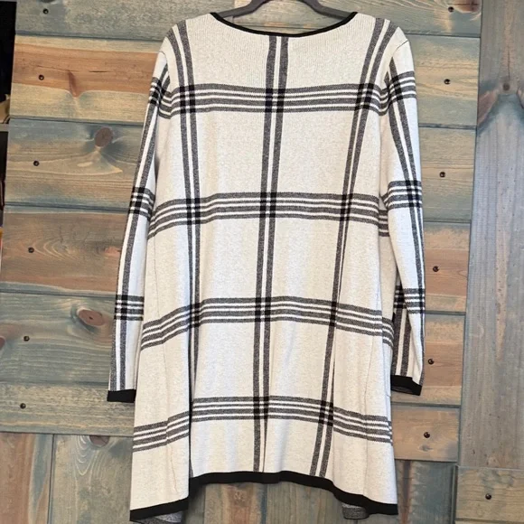 Elle Women's Black and Cream Checkered Cardigan - Picture 6 of 6